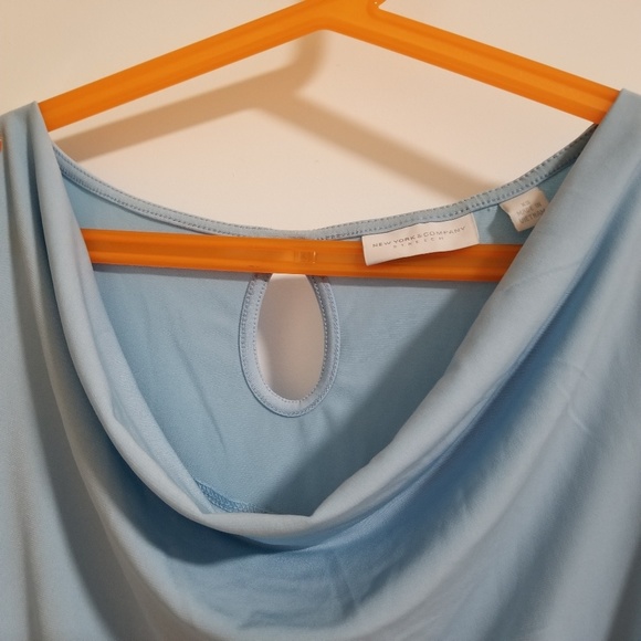 Top - Picture 2 of 4